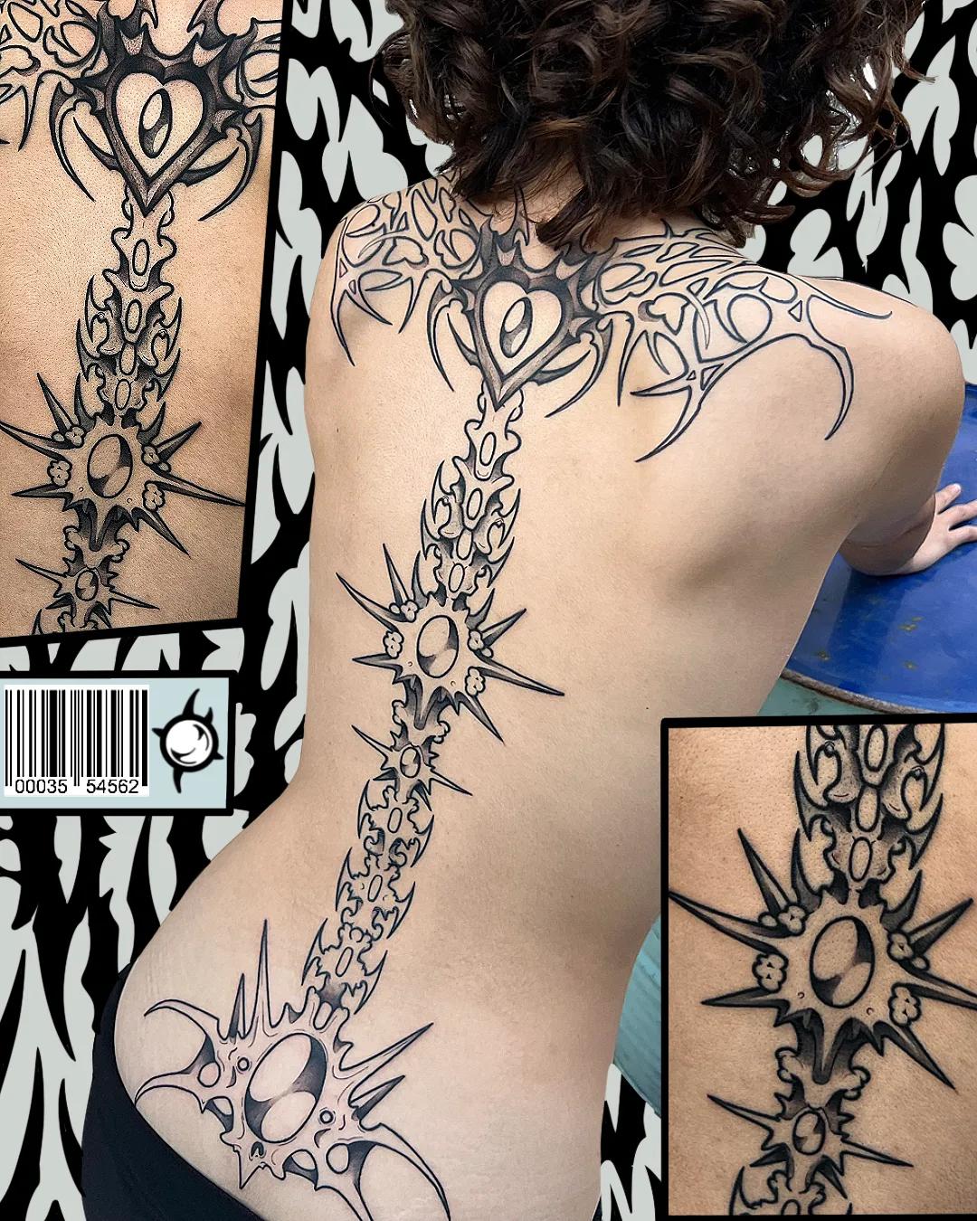 Tatuaje blackwork en Quito, Ecuador — SUXU Tattoo