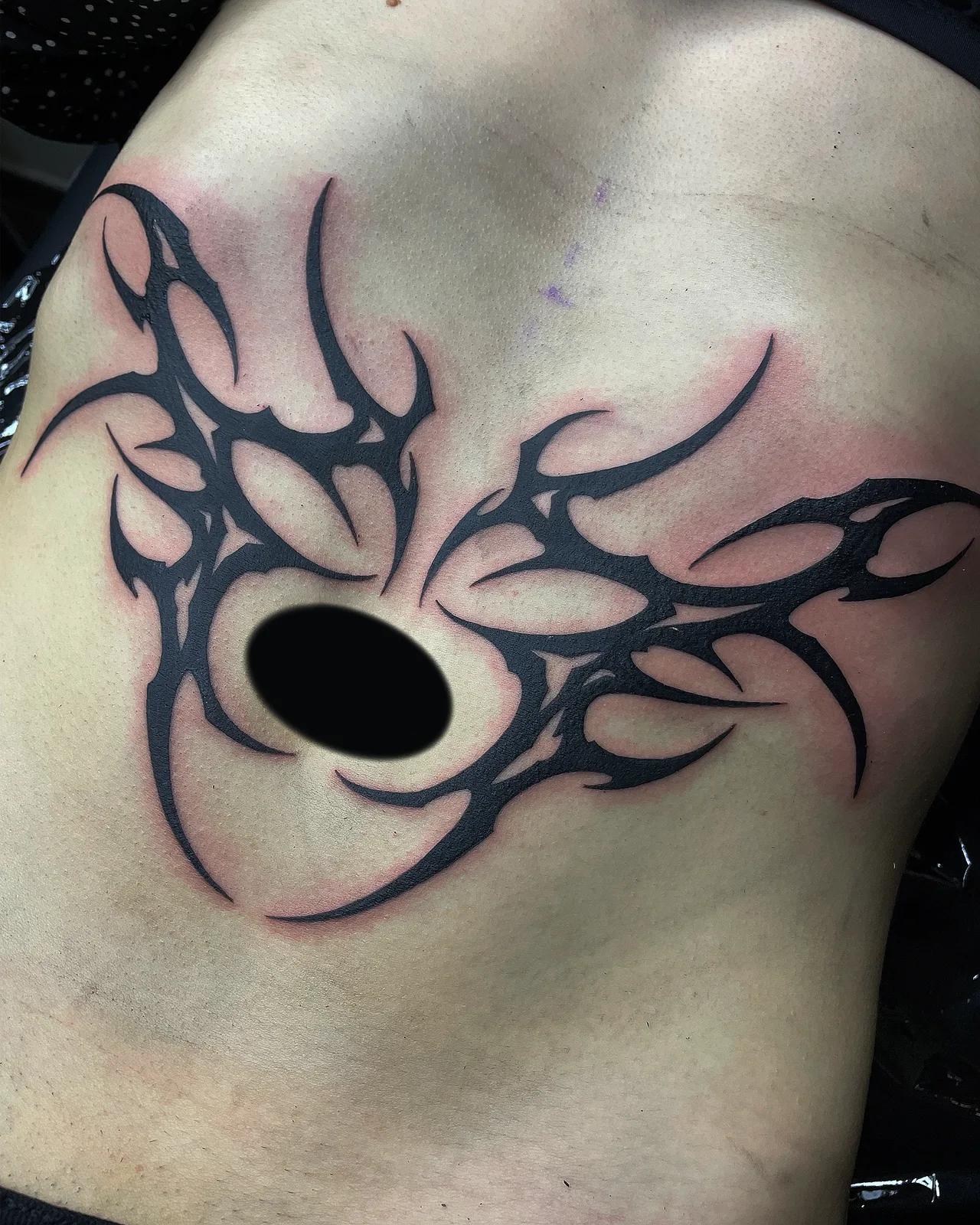 Tatuaje blackwork en Quito, Ecuador — SUXU Tattoo