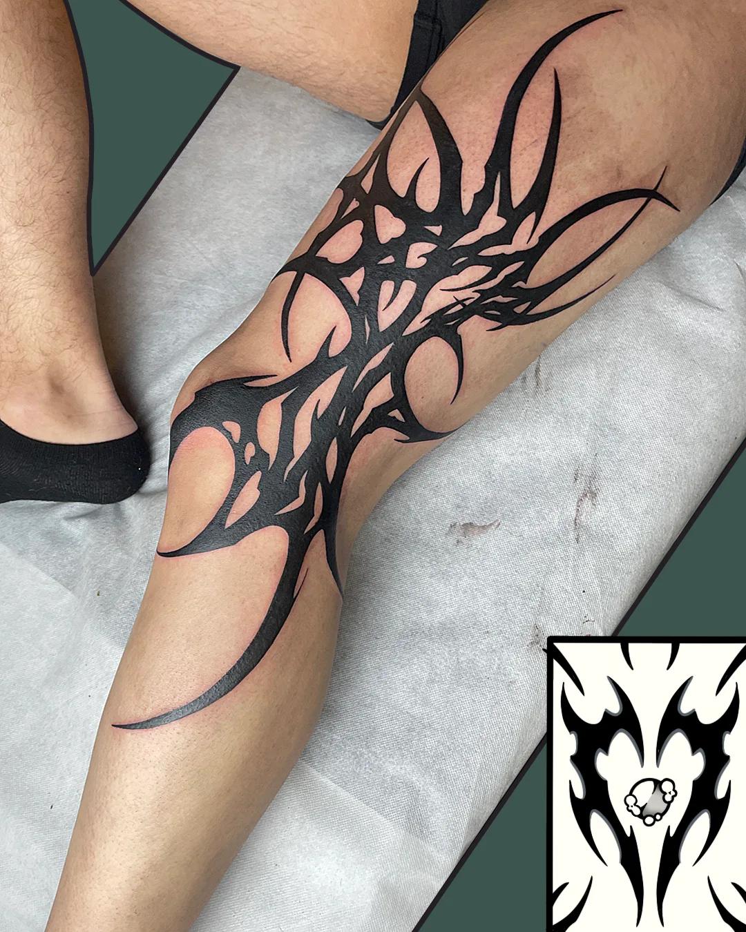 Tatuaje neotribal en Quito, Ecuador — SUXU Tattoo